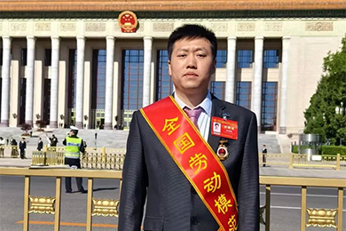 喜報(bào) | 聯(lián)得裝備肖清雄榮獲2025年“全國勞動(dòng)模范”